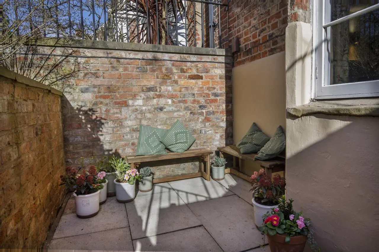 The Garden Square - Unique Luxury Apartment In Historic Garden Square - Ideal For 2 People York