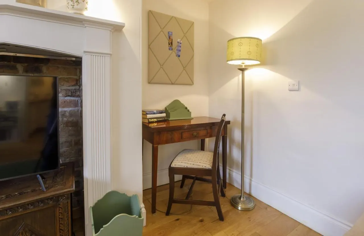The Garden Square - Unique Luxury Apartment In Historic Garden Square - Ideal For 2 People York